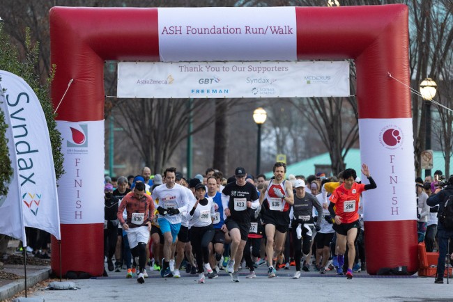 A crowd of runners crossing the finish line.